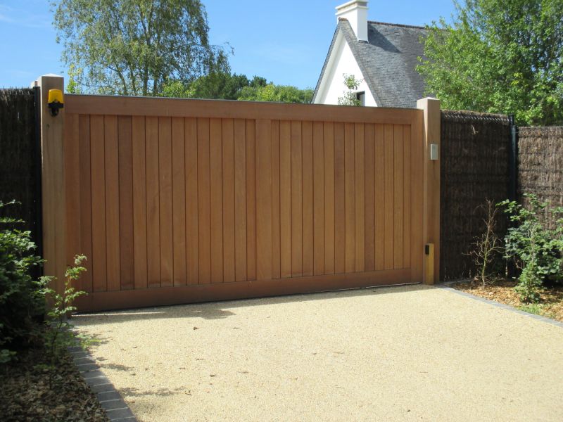 Who Does Driveway Gate Repairs